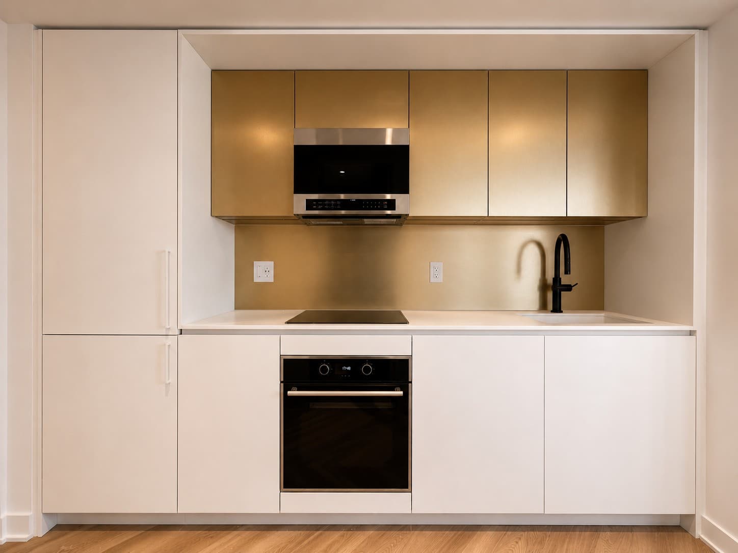 Interior view of Nester Finn Downtown Toronto showcasing modern design and comfortable accommodations in Montréal